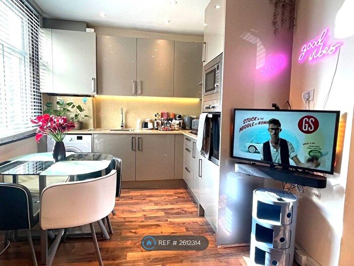 2 Bedroom Flat To Rent In Camden High Street, London, NW1