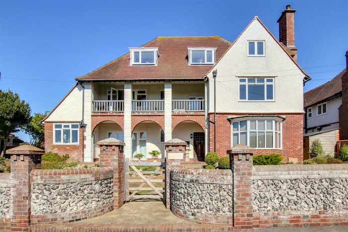 2 Bedroom Flat To Rent In Chyngton Road, Seaford, BN25