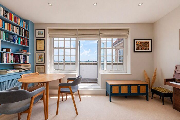 1 Bedroom Flat For Sale In Swan Court, Chelsea Manor Street, London, SW3