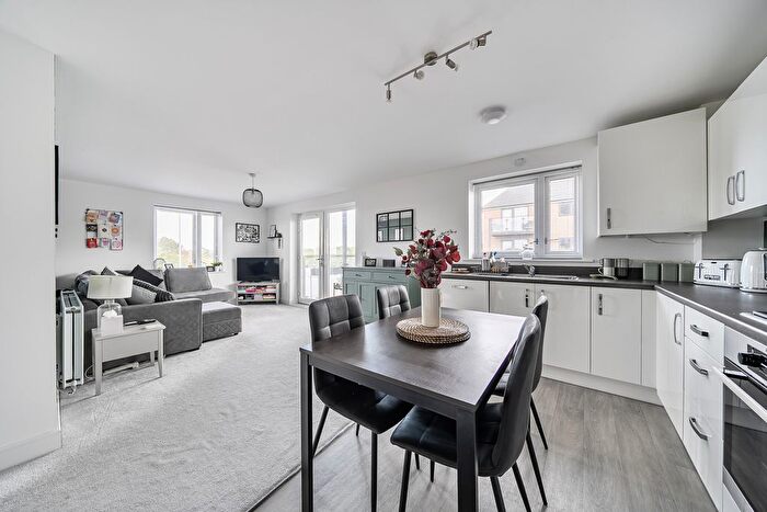 2 Bedroom Flat For Sale In Guildford Avenue, Milton Keynes, MK4