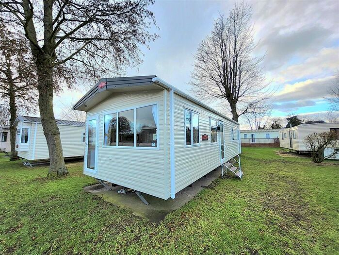 2 Bedroom Mobile/park Home For Sale In Hutton Sessay, Thirsk, YO7
