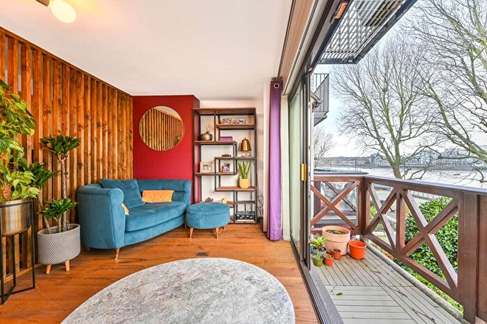 3 Bedroom Terraced House To Rent In .Rainbow Avenue, Docklands, London, E14