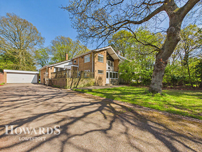 4 Bedroom Detached House For Sale In Gunton Avenue, Lowestoft, NR32
