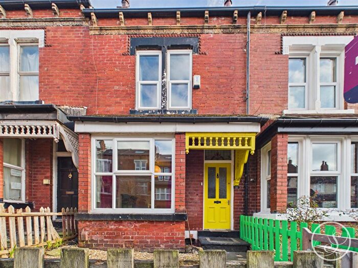 4 Bedroom Terraced House To Rent In Roundhay Avenue, Leeds, LS8
