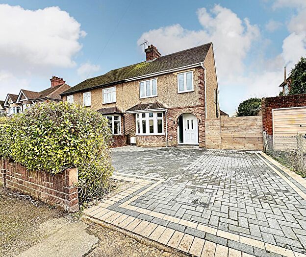 3 Bedroom Semi-Detached House To Rent In Ashdale Avenue Bedford, MK42