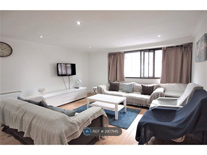 2 Bedroom Flat To Rent In Sullivan Court, London, SW5
