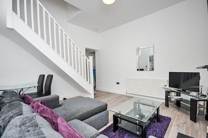 2 Bedroom Flat To Rent In College Road, Bromley, BR1