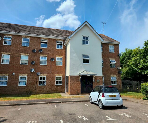 2 Bedroom Flat To Rent In Osprey Road, Waltham Abbey, Essex, EN9