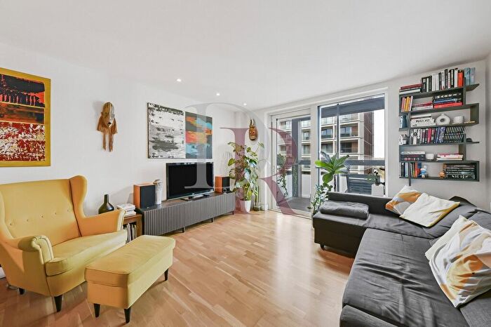 3 Bedroom Apartment To Rent In Raddon Tower, Dalston Square, Dalston, E8