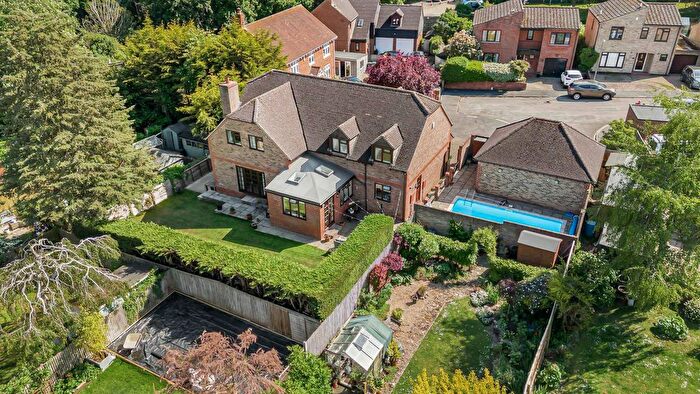 5 Bedroom Detached House For Sale In Barlow Close, Wheatley, OX33