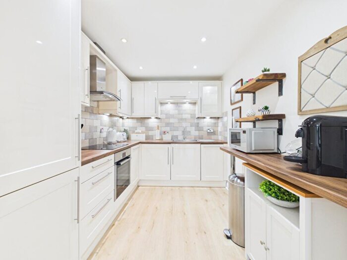 2 Bedroom Flat For Sale In Sibley Court, Beckenham Grove, Bromley, Kent, BR2