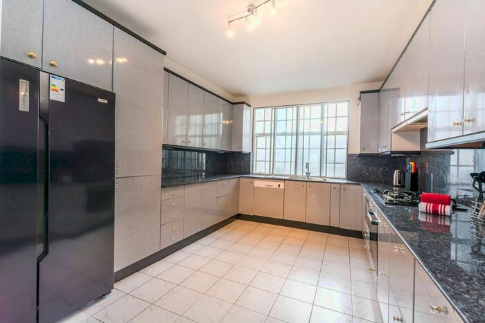 5 Bedroom Flat To Rent In Park Road, St John's Wood, London, NW8