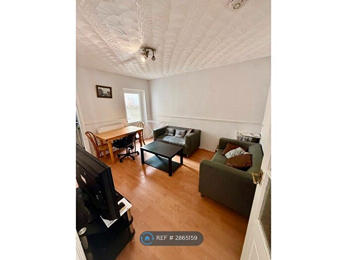 3 Bedroom Terraced House To Rent In Grange Avenue, Reading, RG6