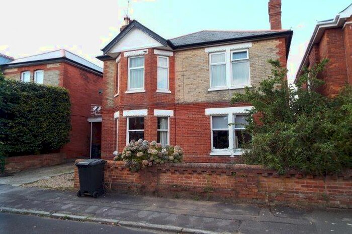 2 Bedroom Flat To Rent In Windermere Road, Bournemouth, BH3