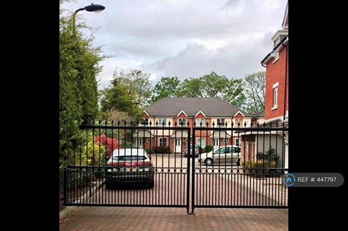 3 Bedroom Semi Detached House To Rent In Aldenham Close, Slough, SL3