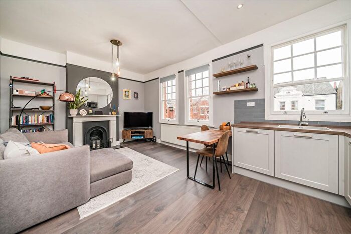 2 Bedroom Flat For Sale In Carmalt Gardens, Putney, SW15