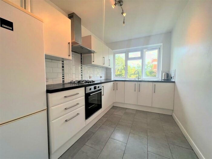 2 Bedroom Maisonette To Rent In Woodlands Avenue, Ruislip, HA4