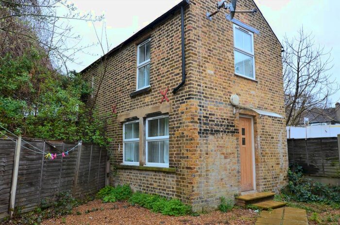 2 Bedroom Flat To Rent In Kendal Parade, Silver Street, London, N18