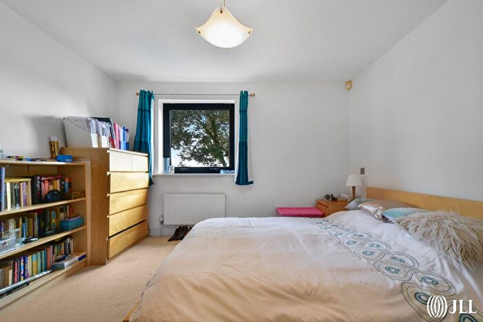 2 Bedroom Apartment For Sale In Watersmeet Place, Green Lanes, N4