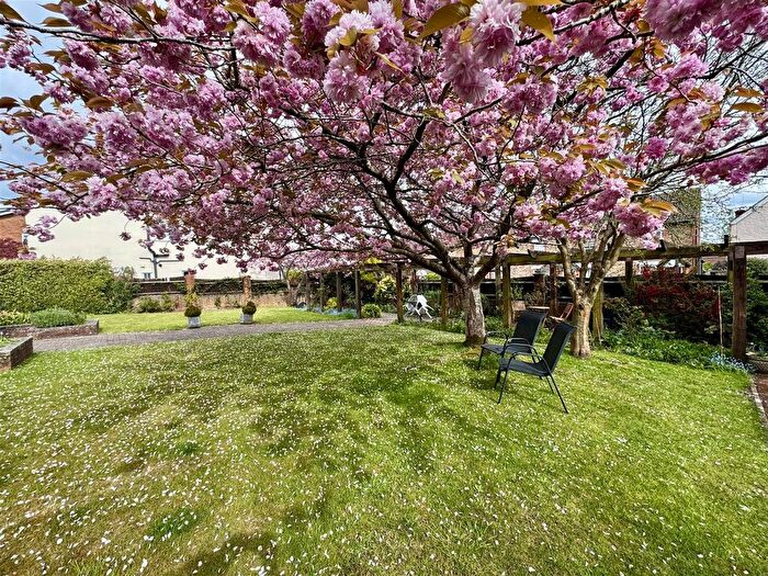 2 Bedroom Flat For Sale In Clarence Road, Fleet, GU51
