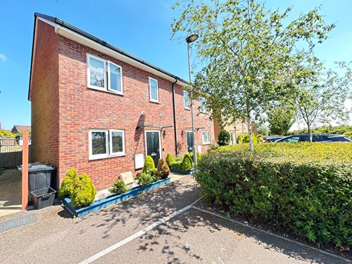 3 Bedroom Semi Detached House To Rent In Farley Meadows, Luton, Bedfordshire, LU1