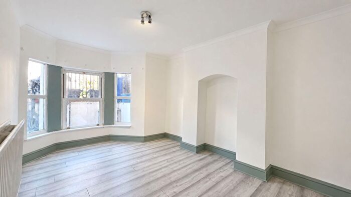 4 Bedroom Flat To Rent In Rushmore Road, London, E5