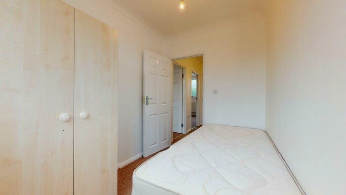 4 Bedroom Terraced House To Rent In Palace Road, London, N11
