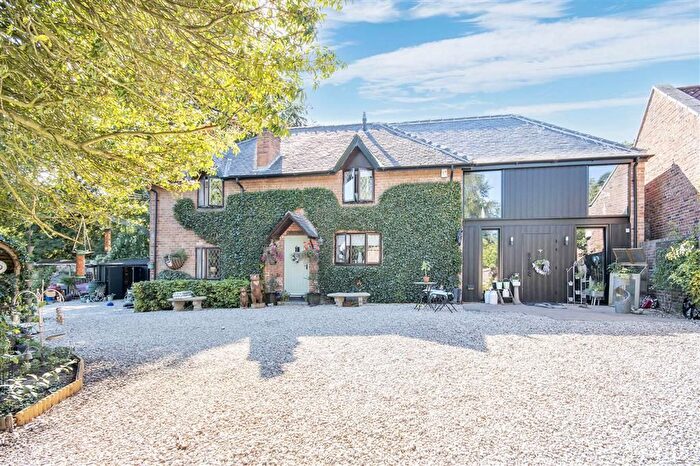 3 Bedroom Detached House For Sale In Beckingham Road, Walkeringham, Doncaster, DN10