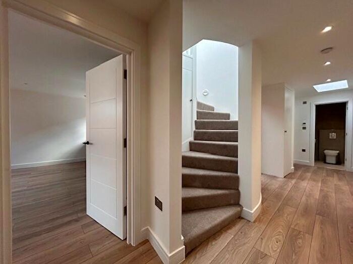 2 Bedroom Maisonette To Rent In North Street, Dorking, RH4