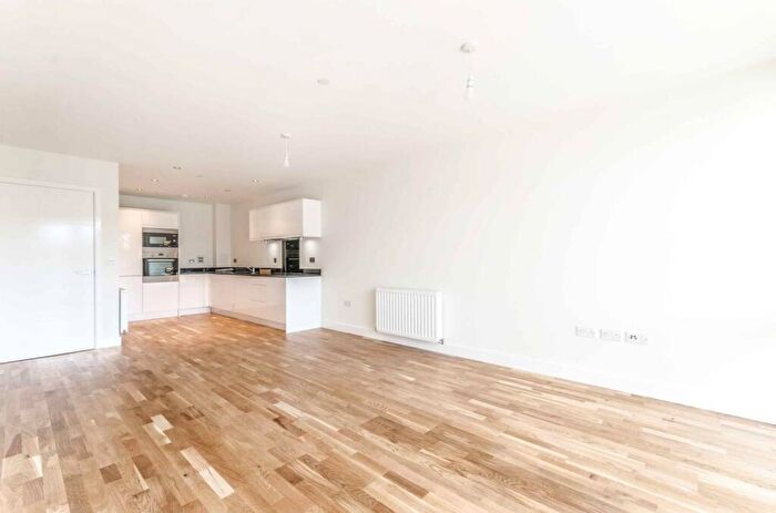 1 Bedroom Flat To Rent In Wimhurst Court, Poplar, London, E14