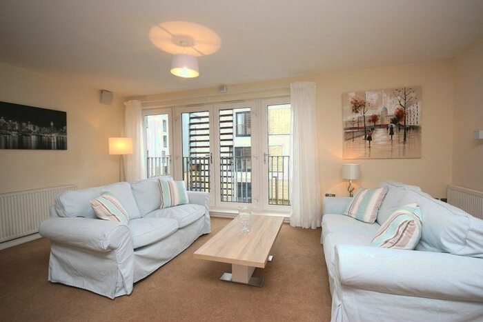 2 Bedroom Flat To Rent In Kimmerghame Drive, Edinburgh, EH4
