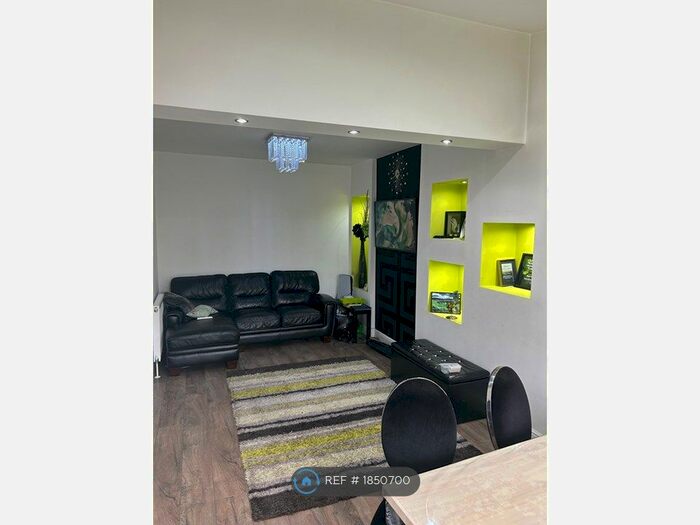 3 Bedroom End Of Terrace House To Rent In Green Lane Road, Leicester, LE5