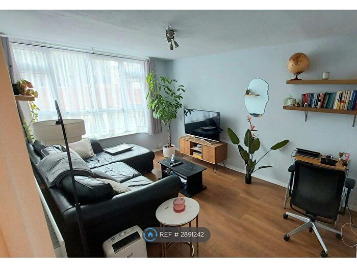 Studio To Rent In Walthamstow, London, E17