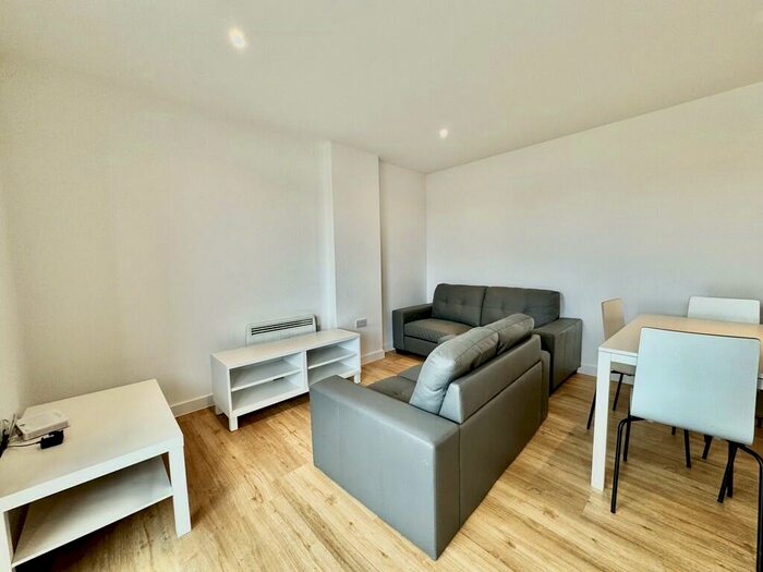 3 Bedroom Apartment To Rent In The Plaza, M4