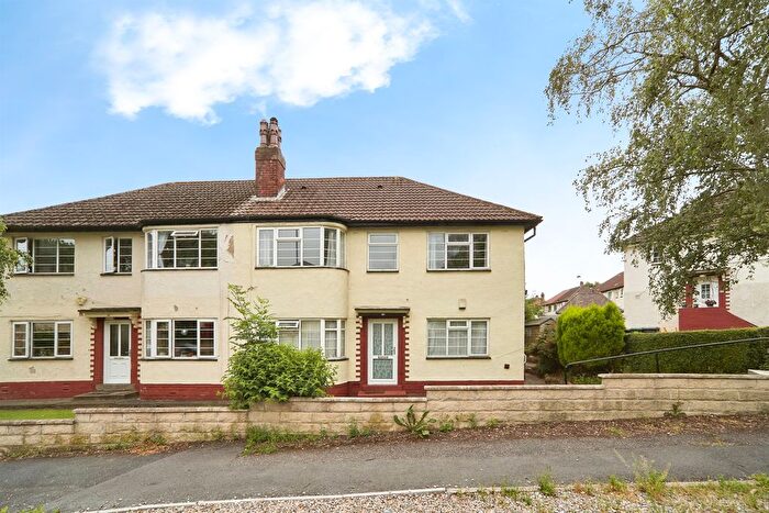 2 Bedroom Flat For Sale In Sandringham Crescent, Leeds, LS17