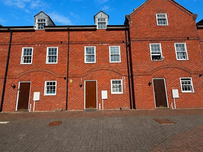 3 Bedroom Town House For Sale In Lower Cherwell Street, Banbury, Oxfordshire, OX16
