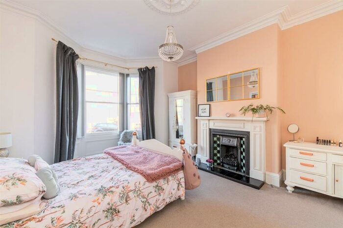 2 Bedroom Flat To Rent In Grosvenor Avenue, Jesmond, Newcastle Upon Tyne, NE2