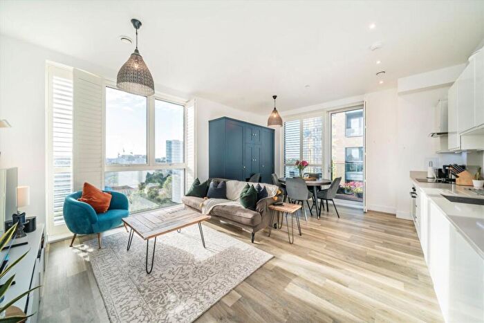 2 Bedroom Flat For Sale In York Road, Battersea, SW11