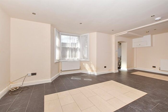 3 Bedroom Ground Maisonette For Sale In Maison Dieu Road, Dover, Kent, CT16