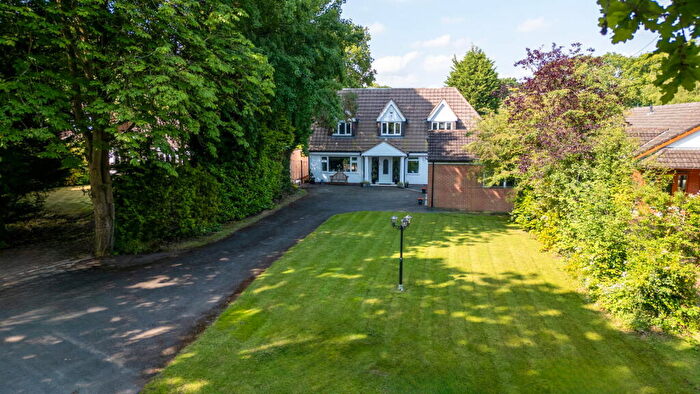 5 Bedroom Detached House For Sale In Birchy Close, Dickens Heath, Solihull, B90