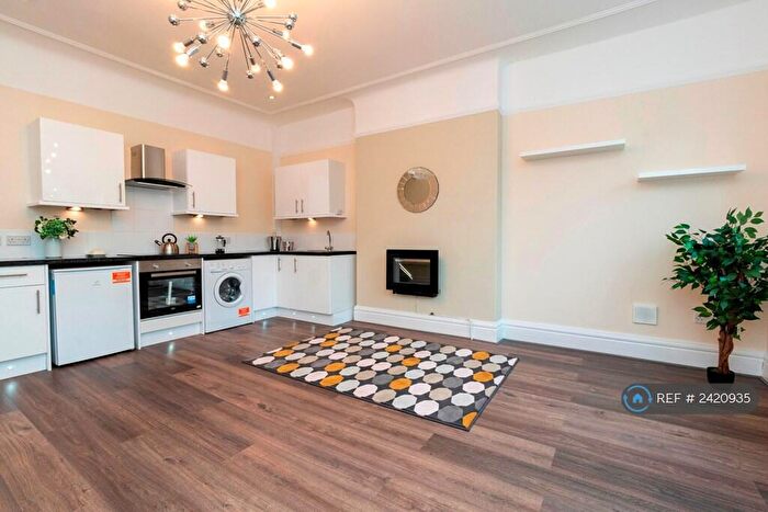 3 Bedroom Flat To Rent In Claughton, Merseyside, CH41