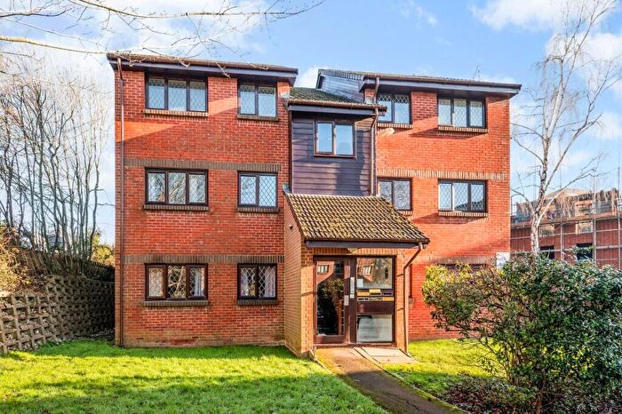 2 Bedroom Apartment To Rent In Drum Mead, Petersfield, GU32