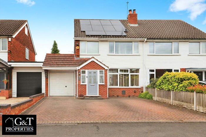 3 Bedroom Semi-Detached House For Sale In Foundry Road, Kingswinford, DY6