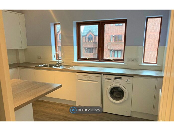 2 Bedroom Flat To Rent In Ashtree Court, St. Albans, AL1