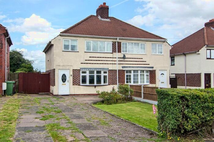 3 Bedroom Semi-Detached House For Sale In Mill Road, Walsall, Brownhills, WS8