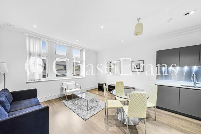1 Bedroom Flat To Rent In Sterling Mansions, Leman Street, City, London, E1