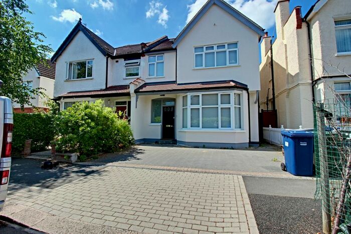 5 Bedroom Semi-Detached House To Rent In Oakleigh Gardens, Whetstone, London, N20