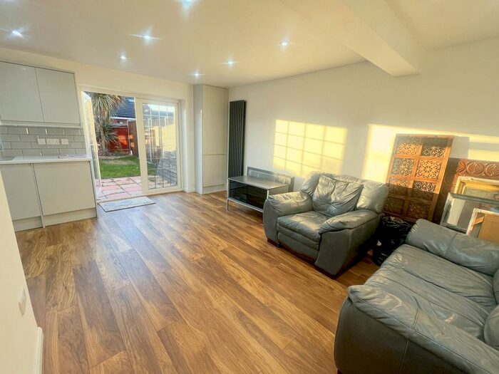 3 Bedroom Terraced House To Rent In Berryfield, Slough, SL2