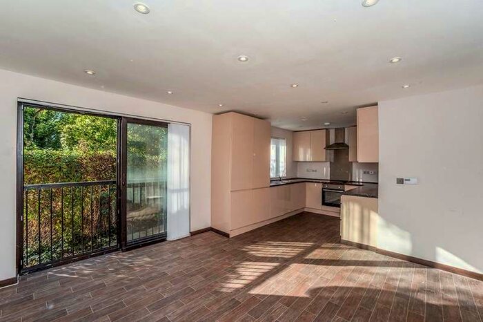2 Bedroom Apartment To Rent In Milton Road, Gravesend, Kent, DA12