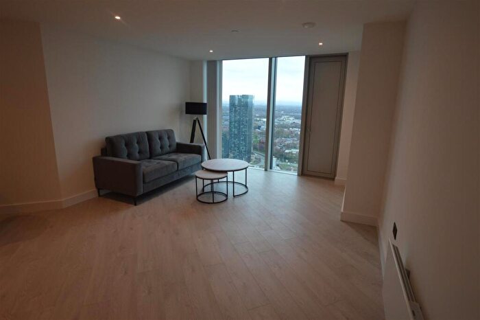 3 Bedroom Flat To Rent In Vista River Gardens Trinity Way, Manchester, M3